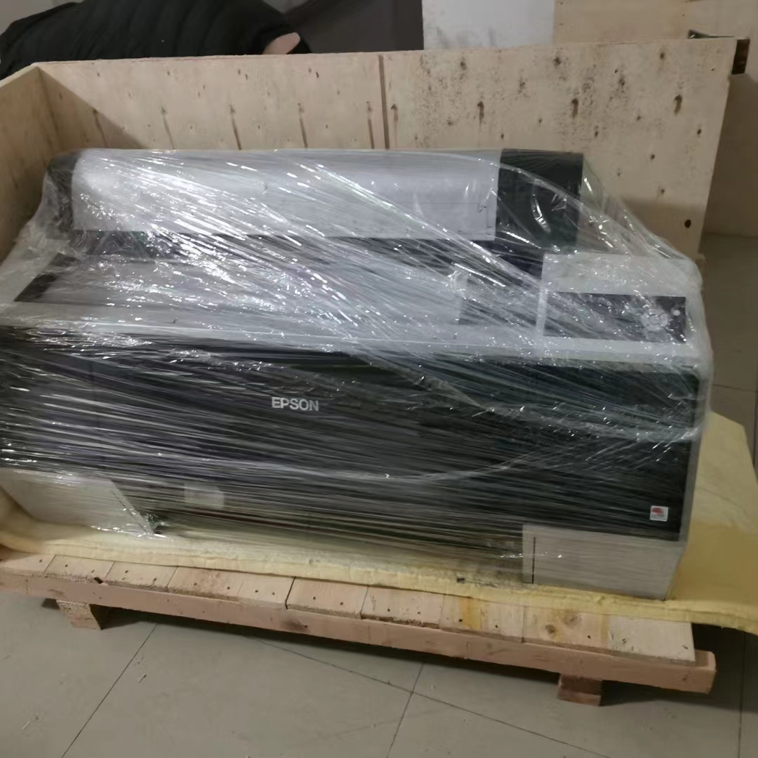 再來一臺菲林打印機打包發貨，遠程安裝